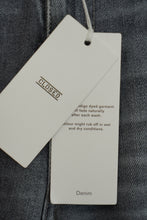 Load image into Gallery viewer, NWT Closed Designer Skinny Pisher Jeans in Mid-Grey
