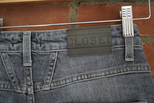 Load image into Gallery viewer, NWT Closed Designer Skinny Pisher Jeans in Mid-Grey
